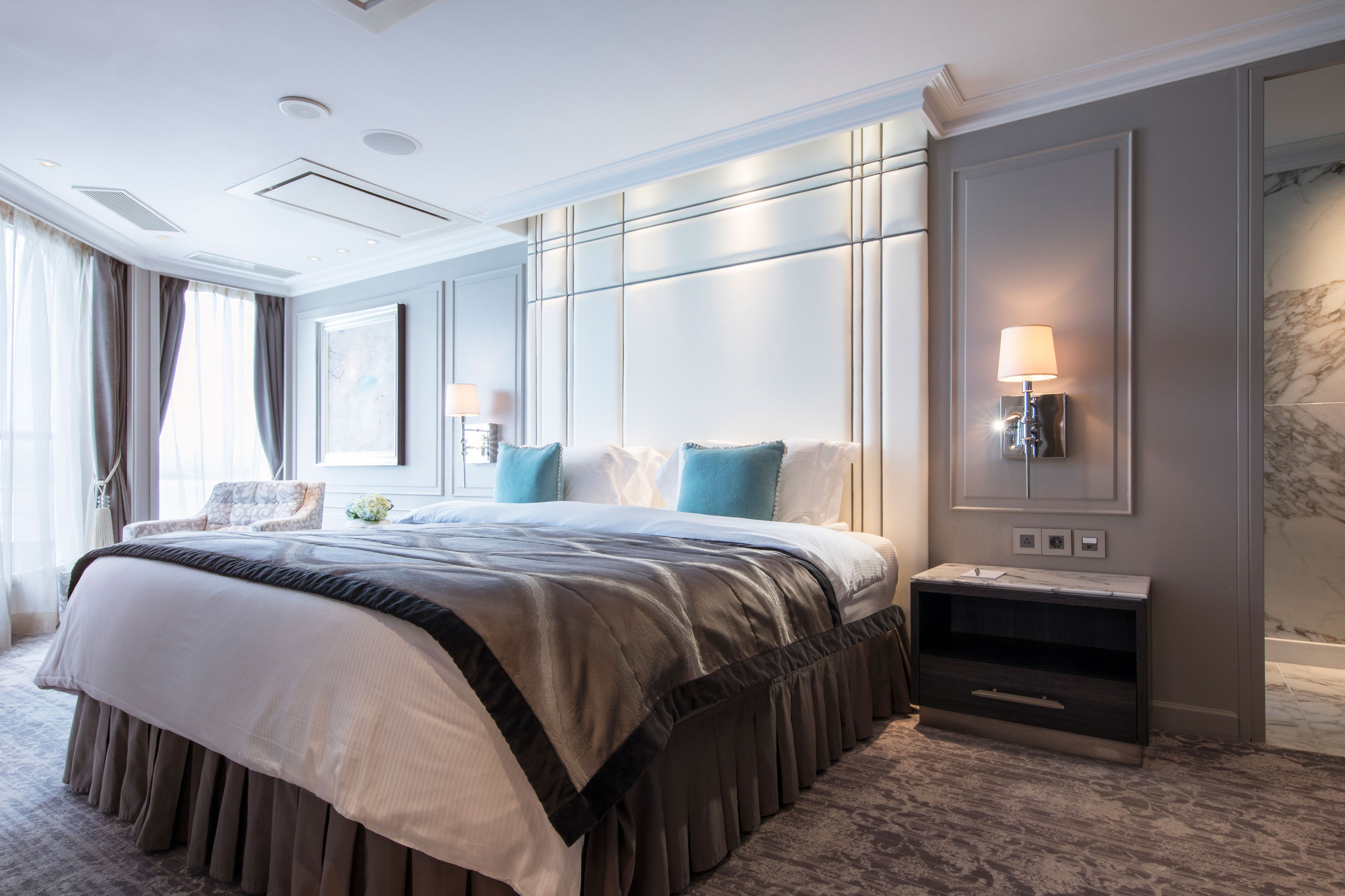 Crystal Cruises - Crystal Serenity - Accommodation - Crystal Penthouse Bedroom.jpg
